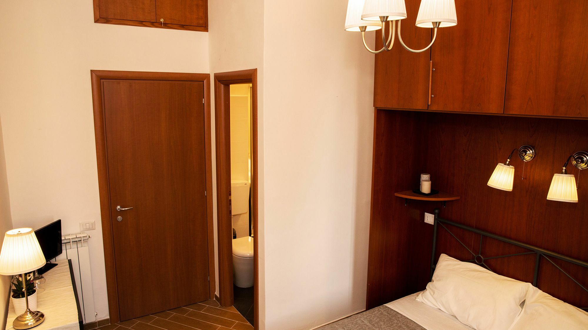 רומא Miclad Colosseum Guest House מראה חיצוני תמונה