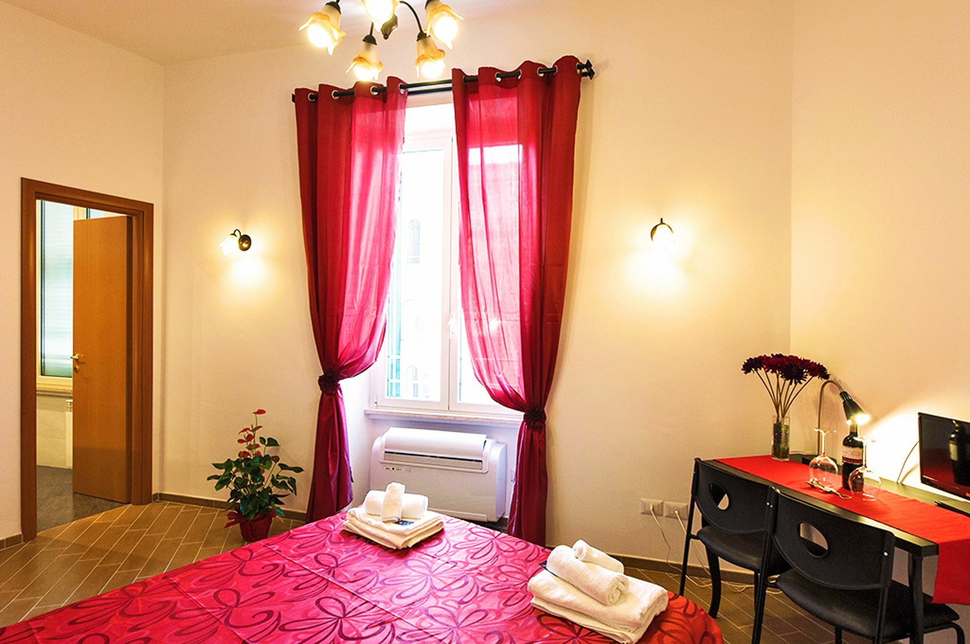 רומא Miclad Colosseum Guest House מראה חיצוני תמונה